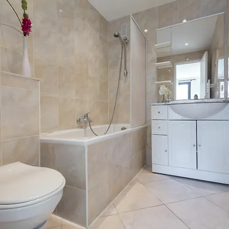 Modern 3 Bedroom, 3 Bathroom Near Old Town Walking Distance To Palais 330 * Канны