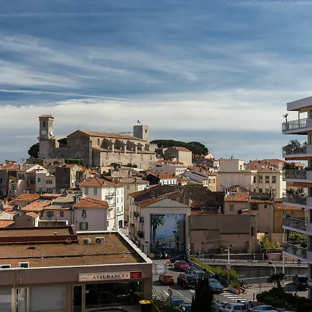 Апартаменты Modern 3 Bedroom, 3 Bathroom Near Old Town Walking Distance To Palais 330 *