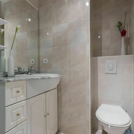 Modern 3 Bedroom, 3 Bathroom Near Old Town Walking Distance To Palais 330 Апартаменты Канны