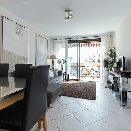 Modern 3 Bedroom, 3 Bathroom Near Old Town Walking Distance To Palais 330 Апартаменты *